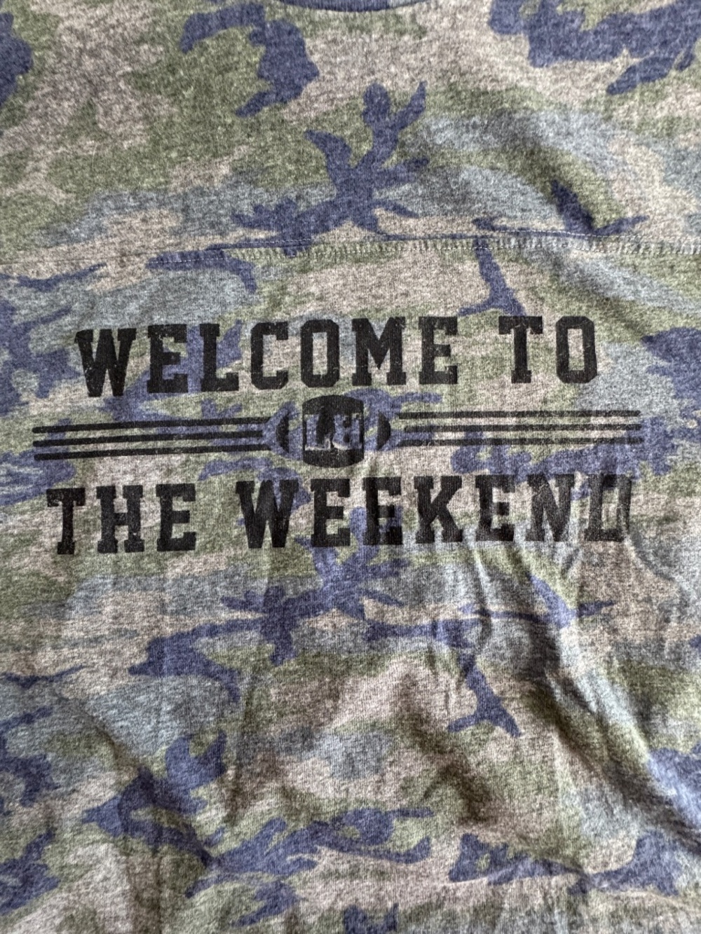 Lee Brice 2021-2022 Concert T-shirt Welcome to the Weekend 79 size L